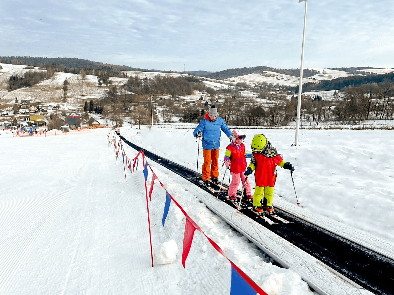 Nouveau tapis roulant au centre de ski de Bieszczad